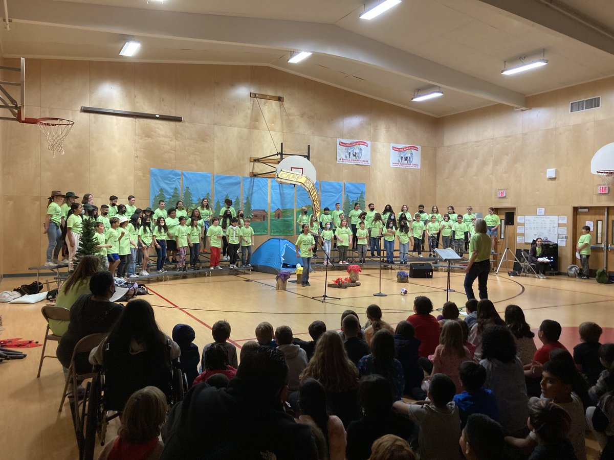 Ms Hayes’ final performance before retirement! Newby will miss you! ⁦<a href="/McMSchools/">McMinnville Schools</a>⁩