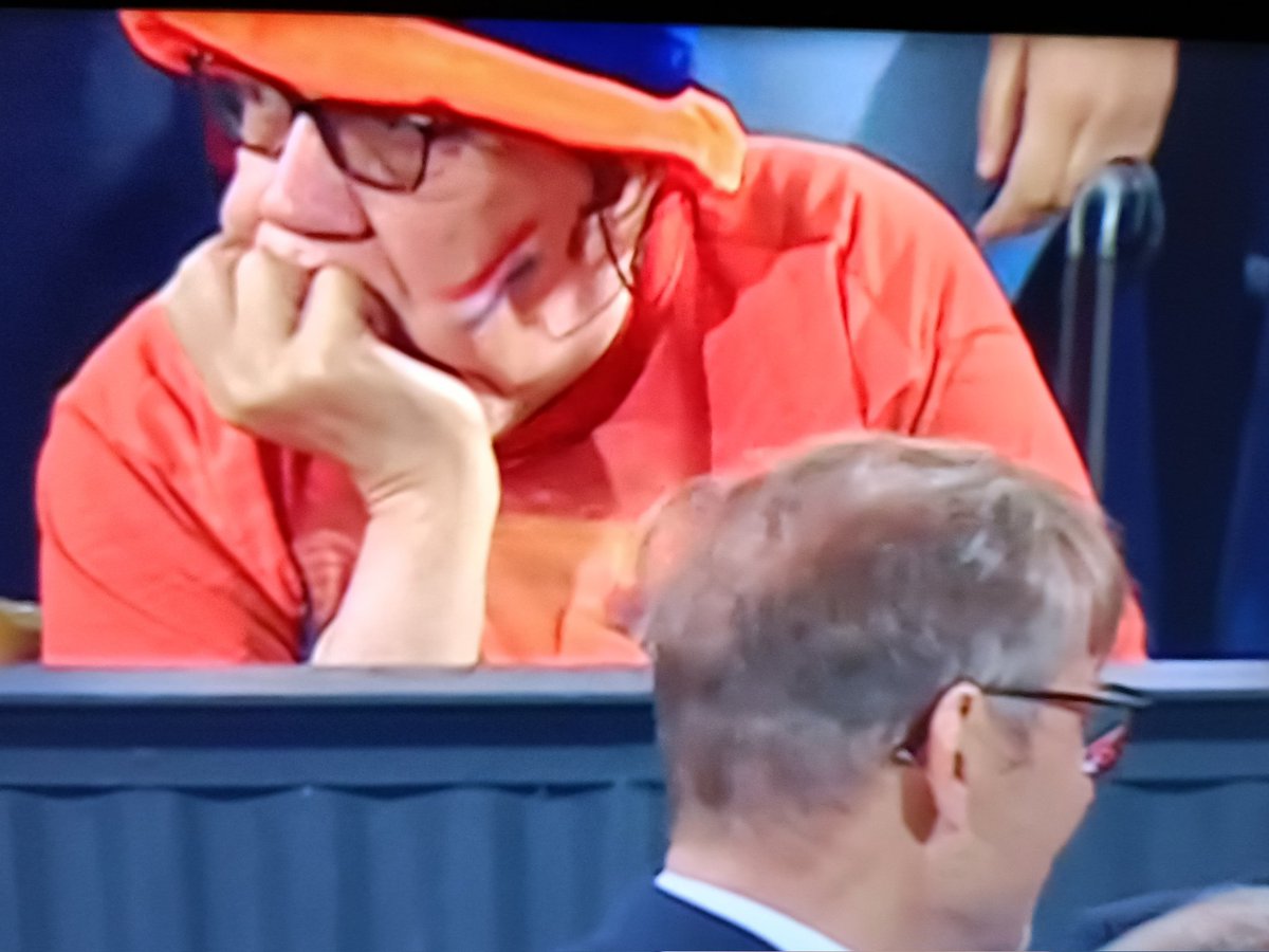 cjvanloveren's tweet photo. #NEDWAL zelfs bij de 3-2 beweegt de man achter de dugout niet... #waldorf zonder #statler? https://t.co/6WWATRFAqY