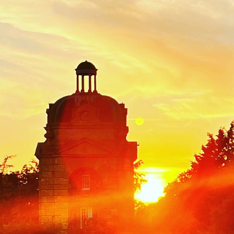 Western Boycott Pavilion from my bike this evening. #sunset #stowe #capabilitybrown #buckingham #cupola #architecture #1728 #gibbs #georgianarchitecture #landscapephotography #nationaltrust #stowe