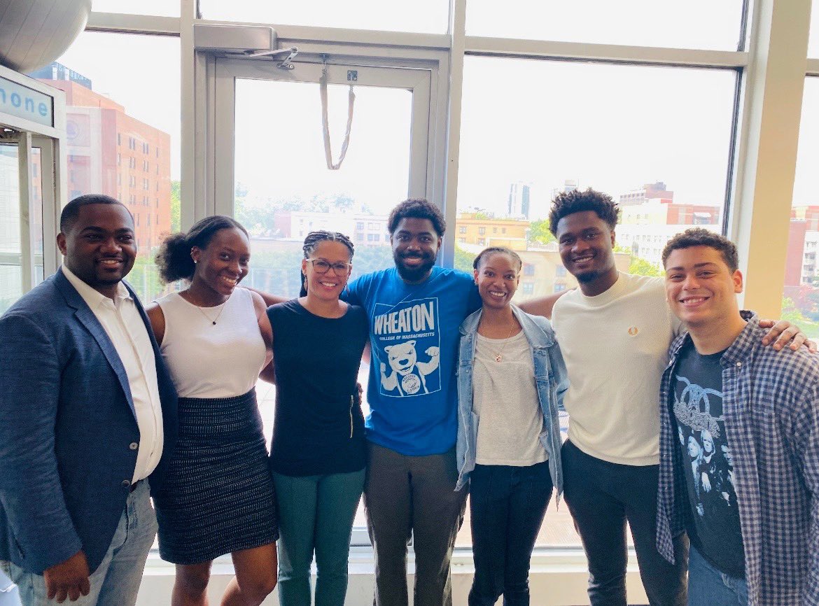 DemocracyPrep's tweet photo. HUGE #SHOUTOUT to our Advisory Board members who toured 4️⃣ #DemocracyPrep schools last week. They then stopped by our CMO Office to say hi🤗 and to give a preview of their super valuable feedback🙌
#DPPS #DPAlumni #alumni #alumnirelations #advisoryboard #education https://t.co/HVfneyxJz4