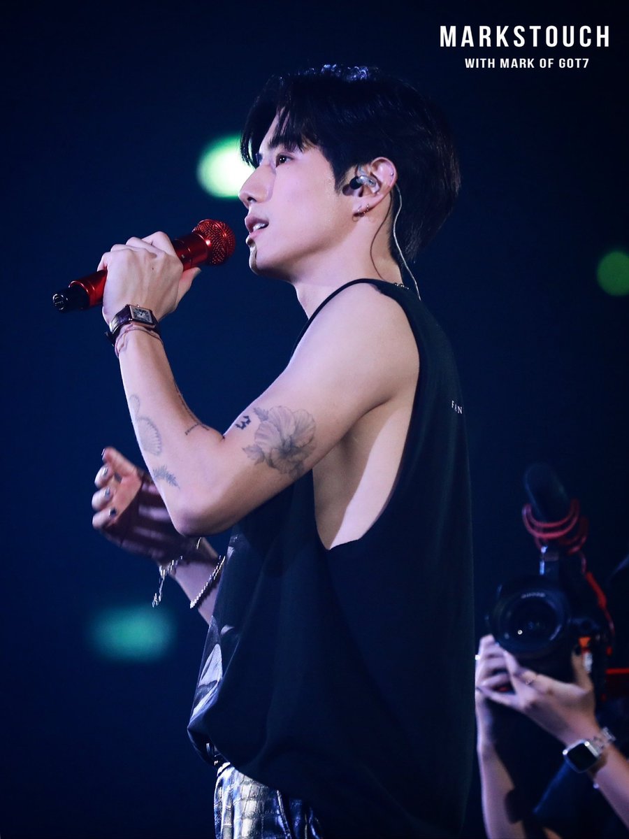 markgyeomxpics's tweet photo. 🎤 https://t.co/308HFw1fq3