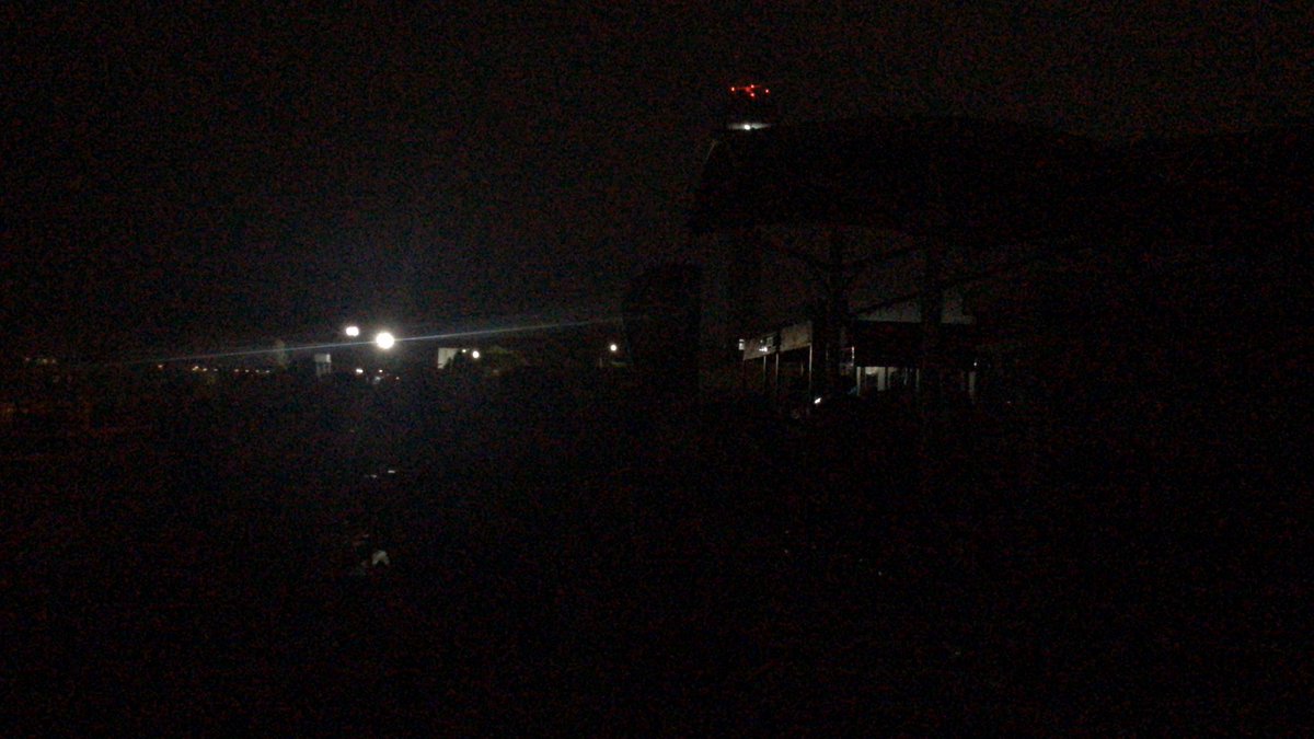 RRaedi's tweet photo. Unbelievable #JKIA blackout for over na hour now!! @KenyaAirways @KenyaAirports @KenyaPower_Care @KenyaPower https://t.co/DDwtfMCTGa