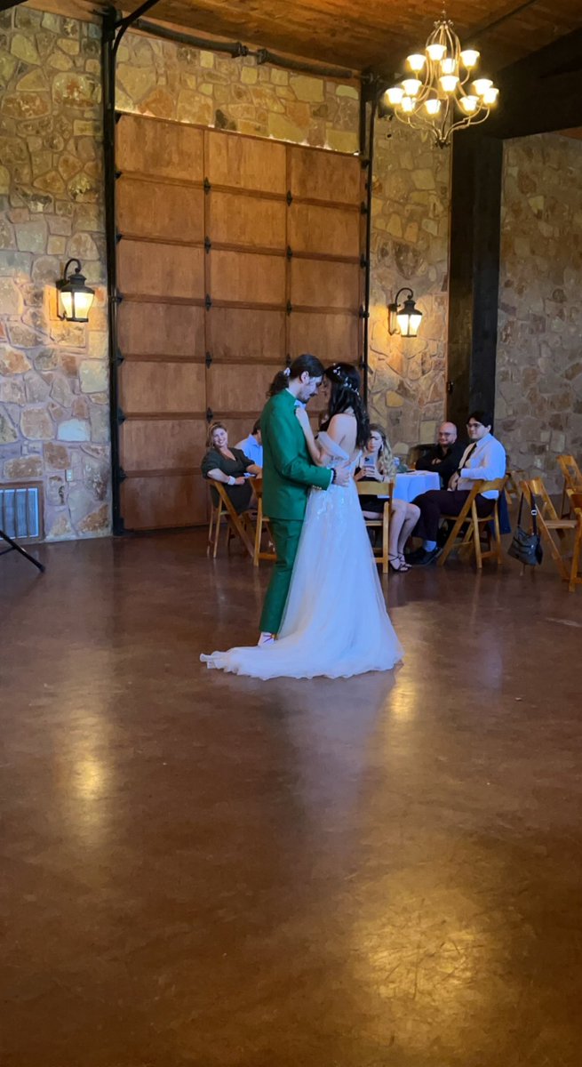 hayleyypearson's tweet photo. so hey MY BESTFRIEND GOT MARRIED @MrsDylanStacey https://t.co/lIRJWfbba7