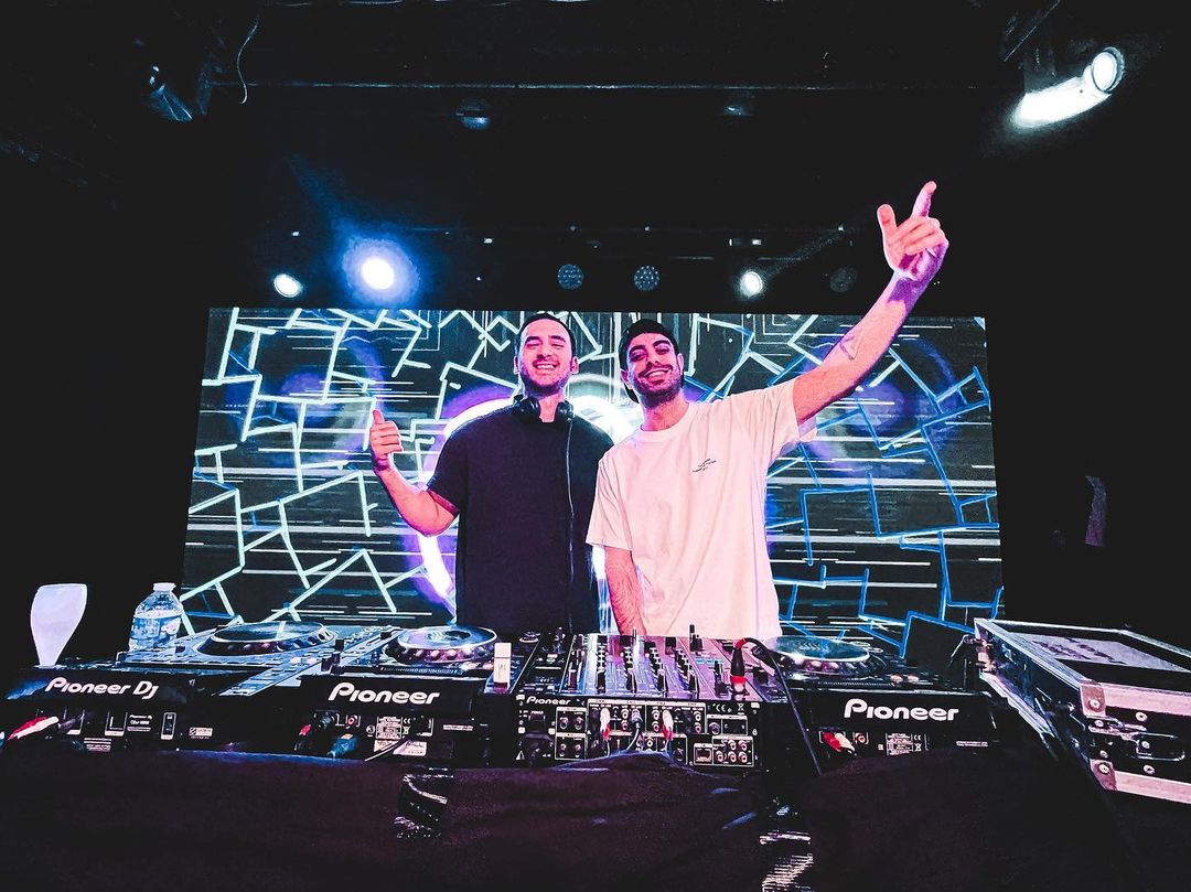 Always happy behind the Decks 📀🔥