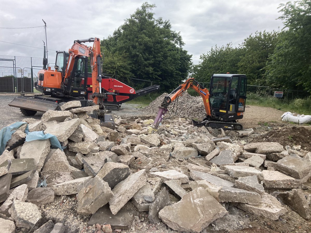 LandKWarcup's tweet photo. Leven Sports Hall -  ♻️ Busy weekend removing old concrete garage bases, crushing the concrete and recycling it to help build up low areas on the car park redevelopment ♻️ @DoosanEquipment #recycle 
Thanks to @Psmplantagri for the hire of the @RedRhino011 crusher, great machine https://t.co/nckmuno9GR
