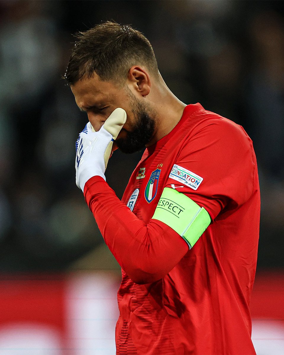 brfootball's tweet photo. England 0-4 Hungary
Germany 5-2 Italy

On the same day 😬 https://t.co/I17vxVxqNs