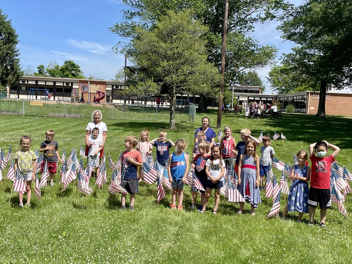 🇺🇸Happy Flag Day from our class! ♥️🤍💙#flagday ⁦<a href="/donna_weidman/">Donna Weidman</a>⁩ ⁦<a href="/MsOcchiogrosso/">Christina Occhiogrosso</a>⁩ #beartavernpride