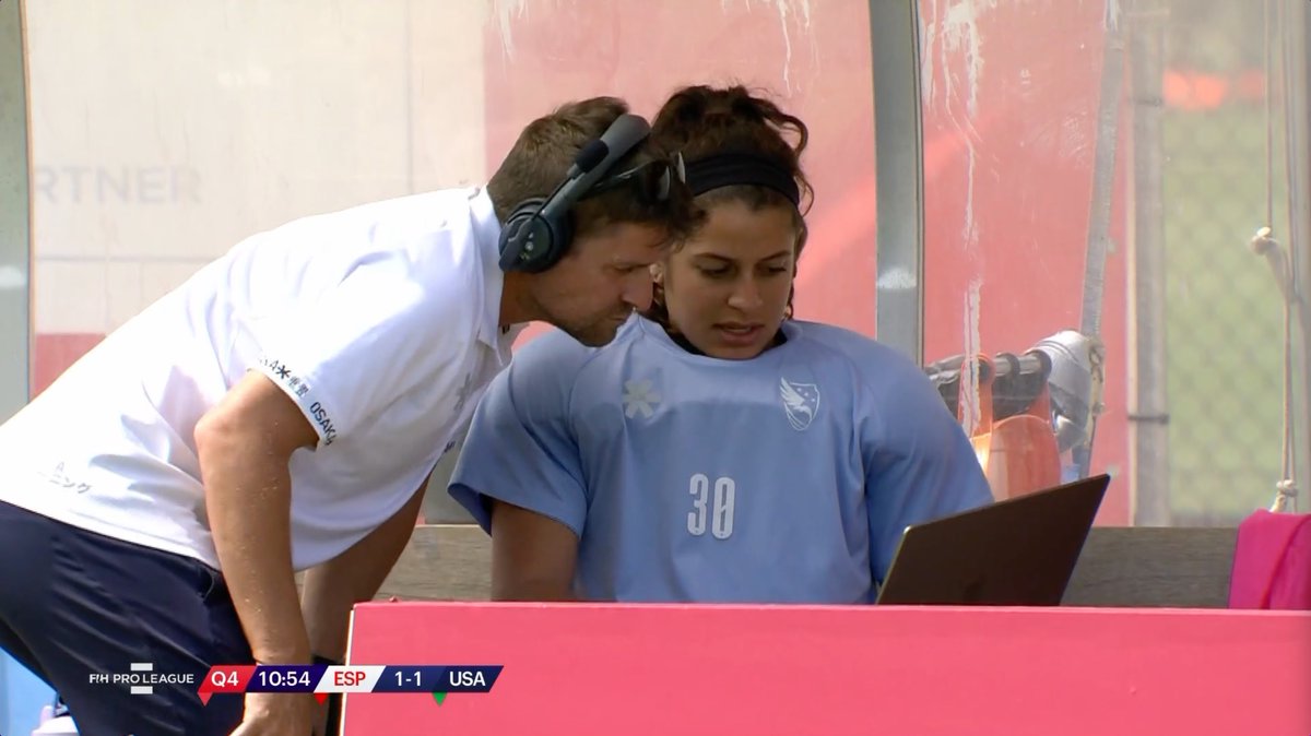 ChrisAFry's tweet photo. Sportscode reports/video review on the bench is not just for coaches https://t.co/Aopmpg2qW7