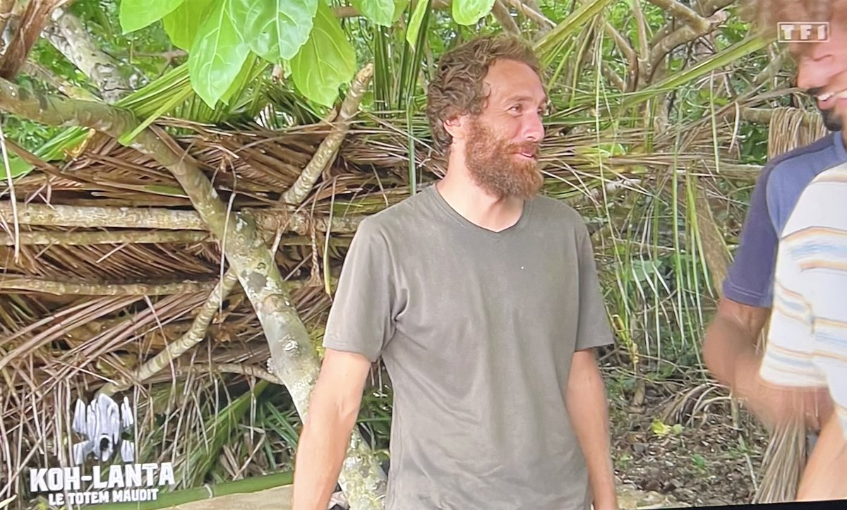 JeremyKohLanta's tweet photo. « Je vous ai mis la race » Ça fait 40 jours qu’il attend de pouvoir mal leur parler 😂😂
#kohlanta https://t.co/VwKkThJxvC