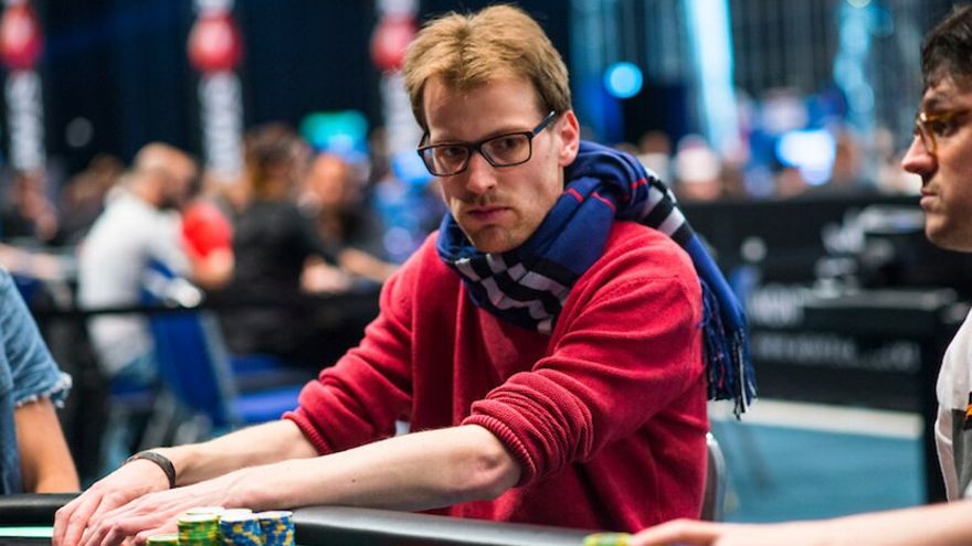 highstakesdb's tweet photo. 🇩🇪German high-stakes pro has angered a lot of top players with his excessive tanking the WSOP $25k Heads Up.😴

With this sort of borderline angle shooting, do you think the WSOP should bring in a shot clock?⏱️

https://t.co/aW5kQ0tvPR 

#wsop2022 #angleshooting #tanking  ... https://t.co/XjdJpPajgZ