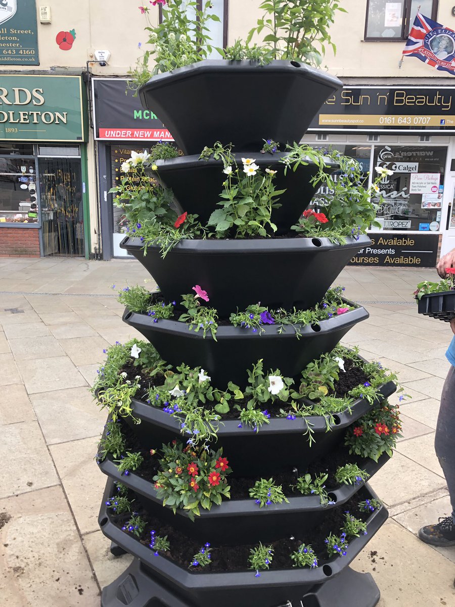 BloomMiddleton's tweet image. The @ViewsGe planters are finally here &amp;amp; installed in #MiddletonTownCentre to add a splash of colour outside @lords1893 thanks to #JohnLeeFoldAllotments for working alongside us on this project. A special thanks to @RochdaleCouncil Middleton Township for their support 🌸🌺🌻