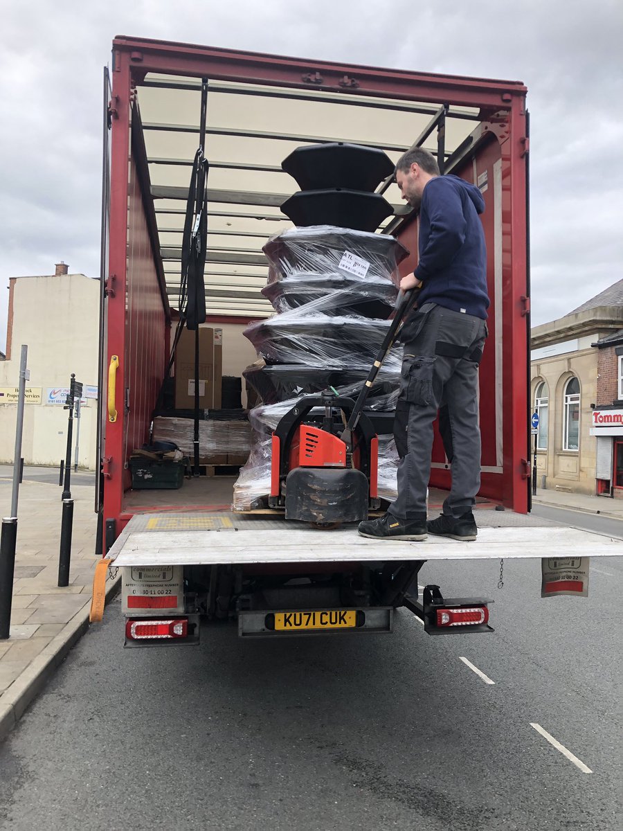 BloomMiddleton's tweet image. The @ViewsGe planters are finally here &amp;amp; installed in #MiddletonTownCentre to add a splash of colour outside @lords1893 thanks to #JohnLeeFoldAllotments for working alongside us on this project. A special thanks to @RochdaleCouncil Middleton Township for their support 🌸🌺🌻