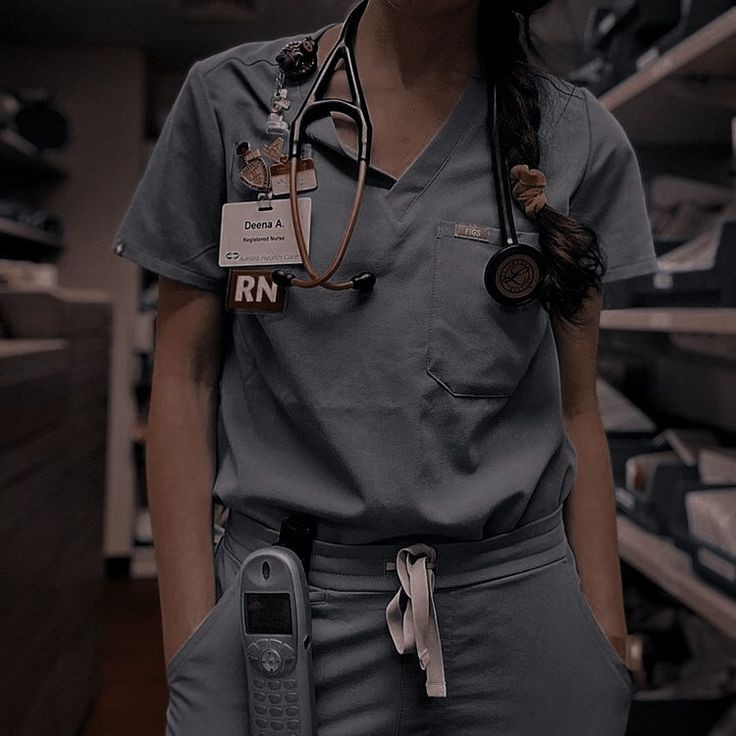 LuaPhillip's tweet image. Nenem foi dormi com papai entao hoje é plantao noturno cuidando de outros nenens