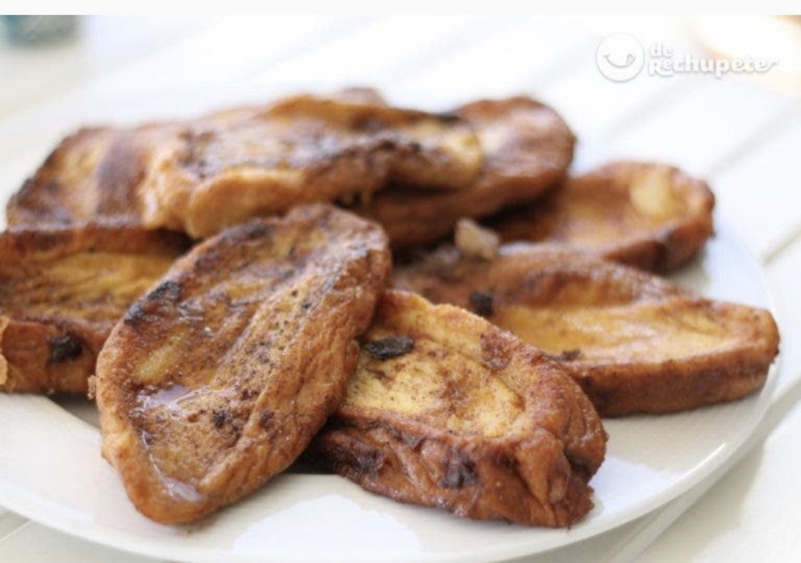 CsCurro's tweet photo. Torrijas (retweet 🔁) o mona de pascua (me gusta❤️) En andalucia lo tenemos claro pero si te acabas de empadronar es normal que de esto, como de todo lo que pasa en Andalucia, no tengas ni idea. Dale a tu cuerpo alegría Macarena !!! 🤣🤣🤣 https://t.co/g8S7E8xO4s