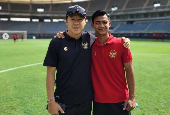 SHIN TAE-YONG UNTUK TIMNAS SENIOR INDONESIA!! NO DEBAT!!
UNTUK LEVEL JUNIOR CARI SAJA YANG LAIN!! 
UNTUK TIMNAS SENIOR JANGAN COBA-COBA! JANGAN NGAWUR ANDA PSSI!