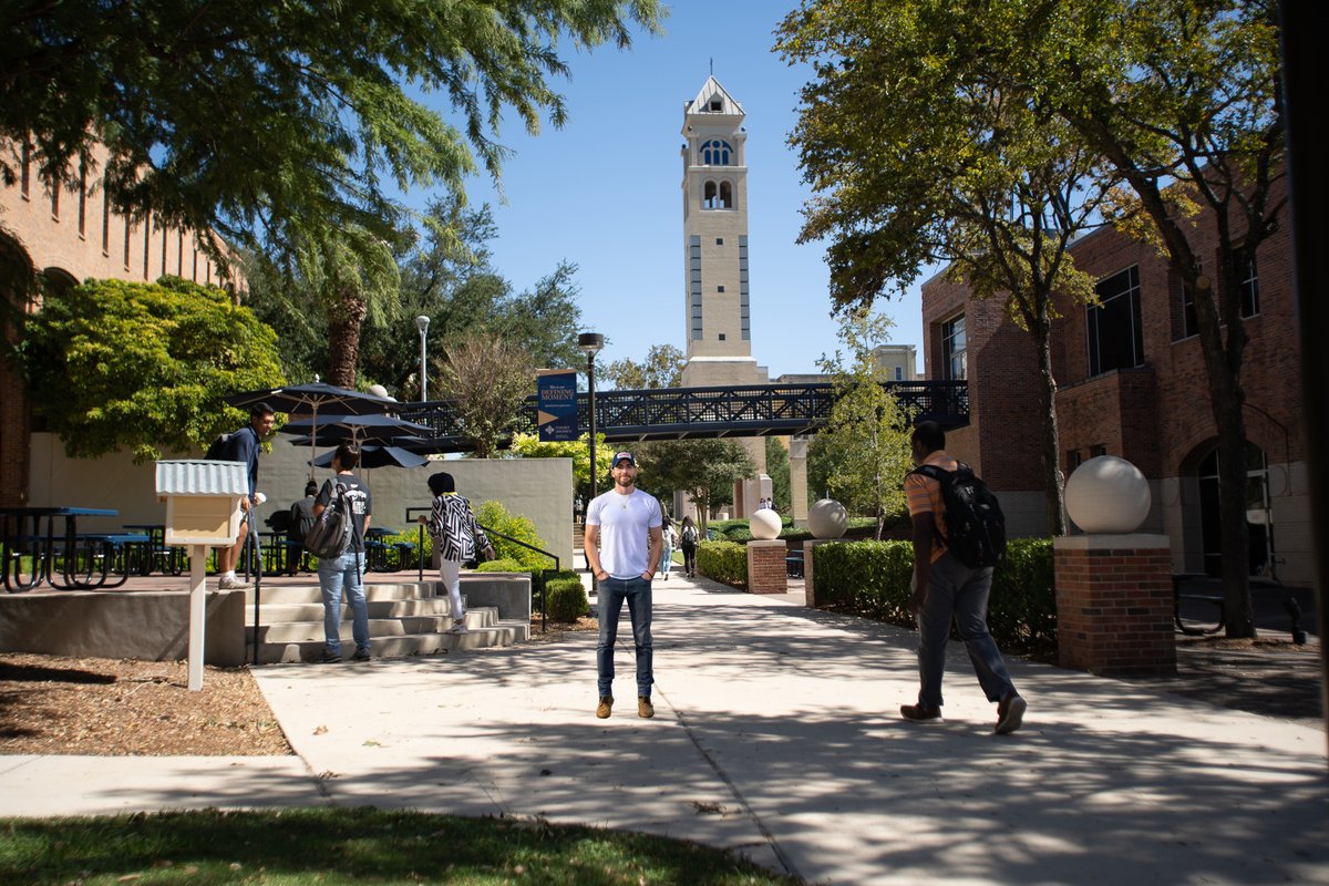 Definitely not Photoshopped. 👀 #StMU @ChrisEvans #Lightyear #ChrisEvans