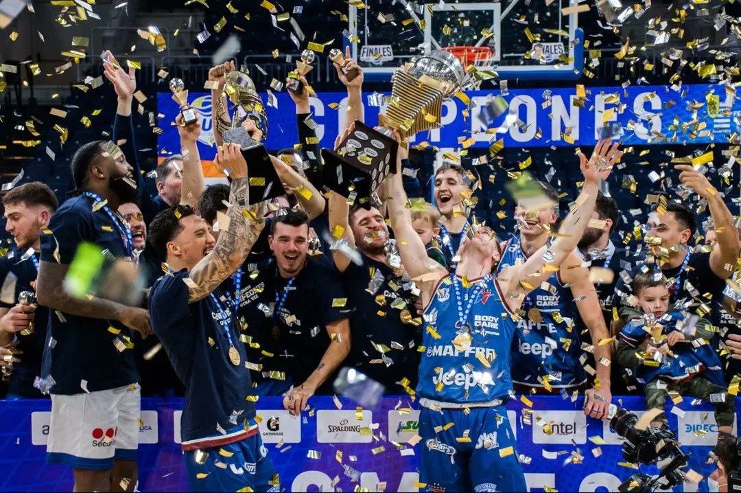 Coachcal10's tweet photo. 🏆 ¡CAMPEONES LUB 21/22!🥇 

Privilegiado y agradecido de haber sido parte de este equipo gigante. GRACIAS a @BiguaOnline por la confianza 🙏🏻 🏀Soñando despierto 🏀 https://t.co/FLl2Gc3fU9