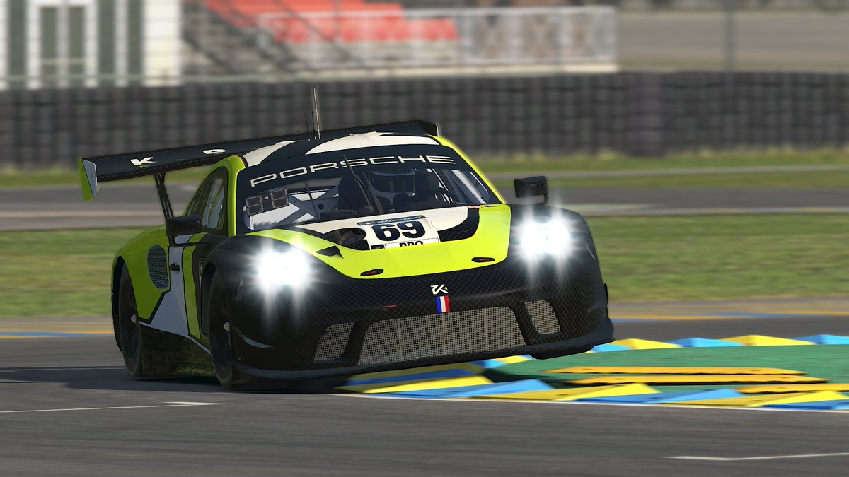 Krom_esport's tweet photo. Suivez la voiture #2 du KROM Esport lors des #24hLeMans par @VRCLive 

Au volant de cette Porsche 911 GT3R :
- @JorisJossier 🇨🇵
- Boris Adam 🇨🇵
- @Samourai_37 🇧🇪
- @Flols_22 🇨🇵 https://t.co/zleqSl7j5U
