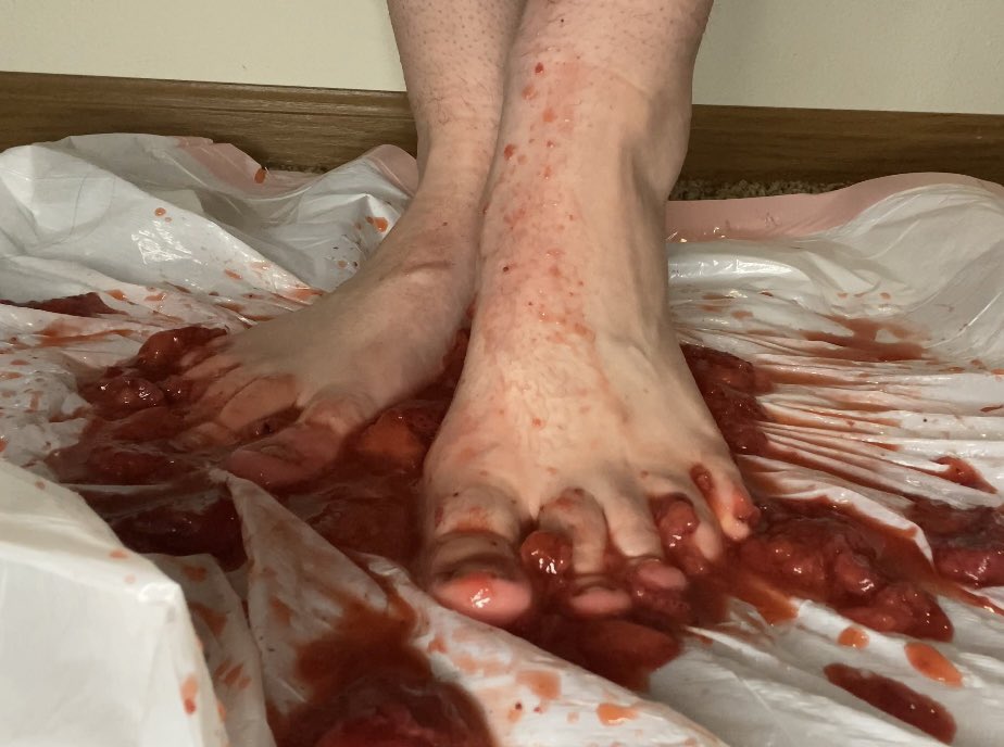 DarlingDomme's tweet photo. Check out my feetfinder or allthingsworn accounts to watch me smash some strawberries under my toes like you pathetic losers #findom #findomme #feetworship #feetfinder #feetfetish #allthingsworn #paypiggies https://t.co/0vjMQYBX7m