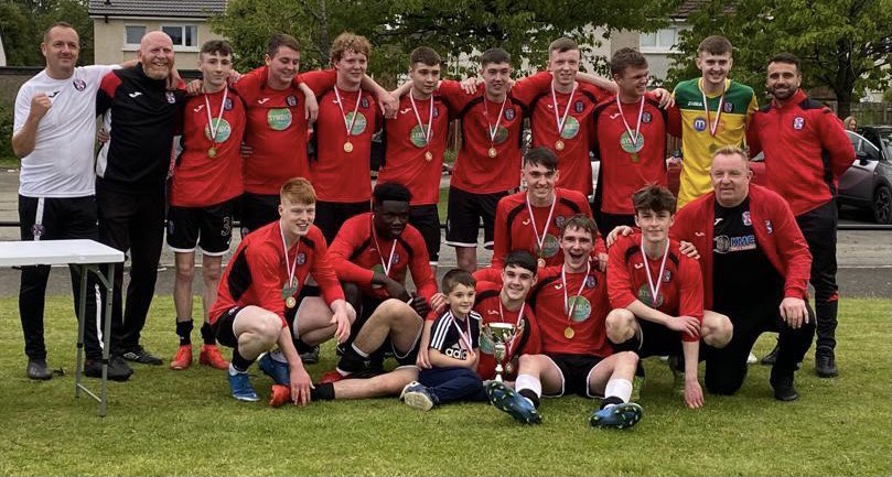 DrumAmsFC's tweet photo. Congrats to our U19s winning their respective League Cup this evening beating Knightswood 1-0! winning ⚽️ @RyanKellyy12 🙌🏽⚫️⚪️🔴🏆

#Team #DoubleWinners #MTD https://t.co/srHCXfi4xd