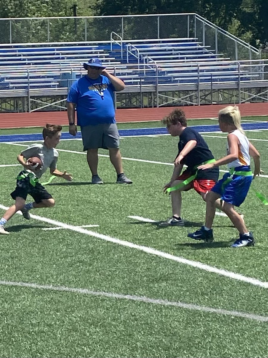 HhsTrojan's tweet photo. It was warm but a great day nonetheless at our first flag football session. Thanks to @highland_pop for lending a hand. #TrojanPride https://t.co/OZHMw95PTz