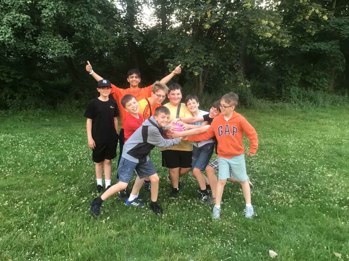 SandringhamMFL's tweet photo. Wir erholen uns im Park #Eweek2022 https://t.co/DcPPGVBvWD
