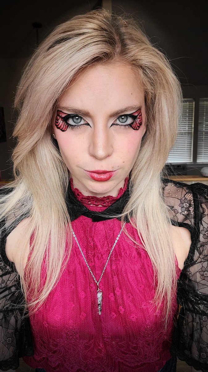 ZBexx's tweet photo. The winner of the letter A is... Avacyn! Hope you like her! 🖤😇❤
I'm creating the tweet for the letter B right now.. come and vote! ✨️
Bonus side view pic in comments.
#mtgmakeup #MTG #avacyn #MagicTheGathering #Magic https://t.co/uLmhIhaDEI