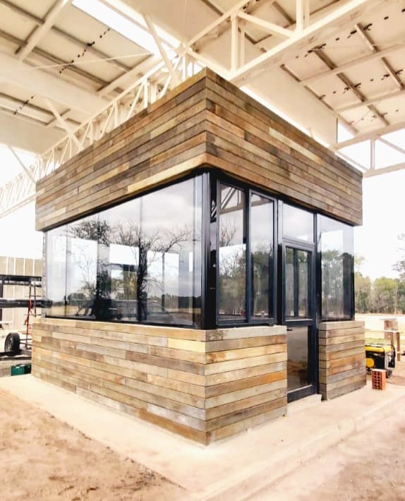 Maderaplastica3's tweet photo. El Eco Parque Industrial (EPIC) de #Córdoba incorporo nuestras tablas de madera plástica en su arquitectura. Una hermosa obra! Se reciclaron mas de 1.500 kg de plástico y el trabajo recién empieza! #economiacircular #ODS #MaderaPlastica #reciclamostodo #reinventandoelfuturo https://t.co/YXhLEMRegS