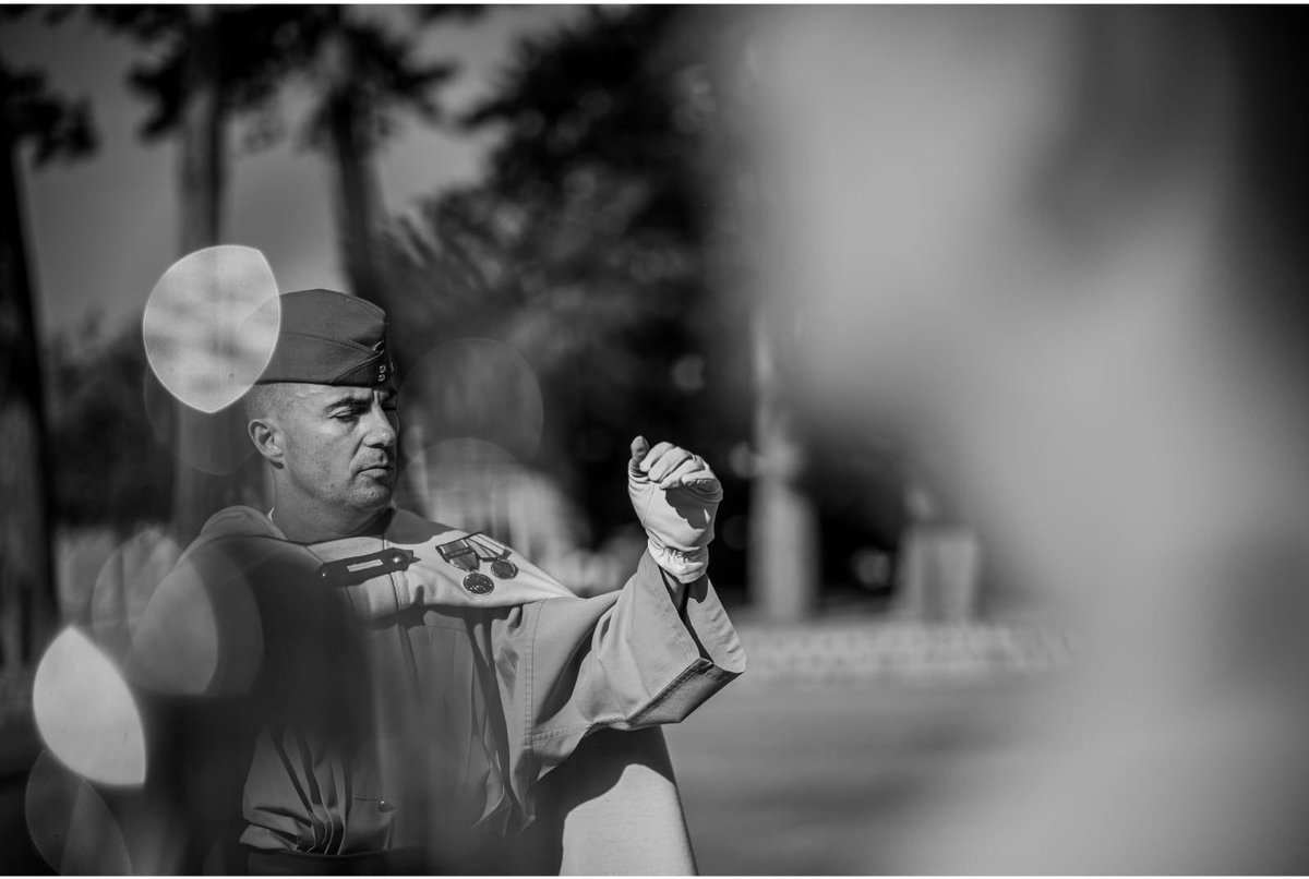 1erSpahis's tweet image. #EtreSpahi comme notre chef de fanfare, un musicien🎷, un vrai 🎼. Tout en étant chef de peloton. 
Comme au combat : il commande, donne la cadence, maîtrise toute la partition, saisit les nuances… et insuffle un supplément d’âme !
#Spahis = richesse de talents amalgamés !