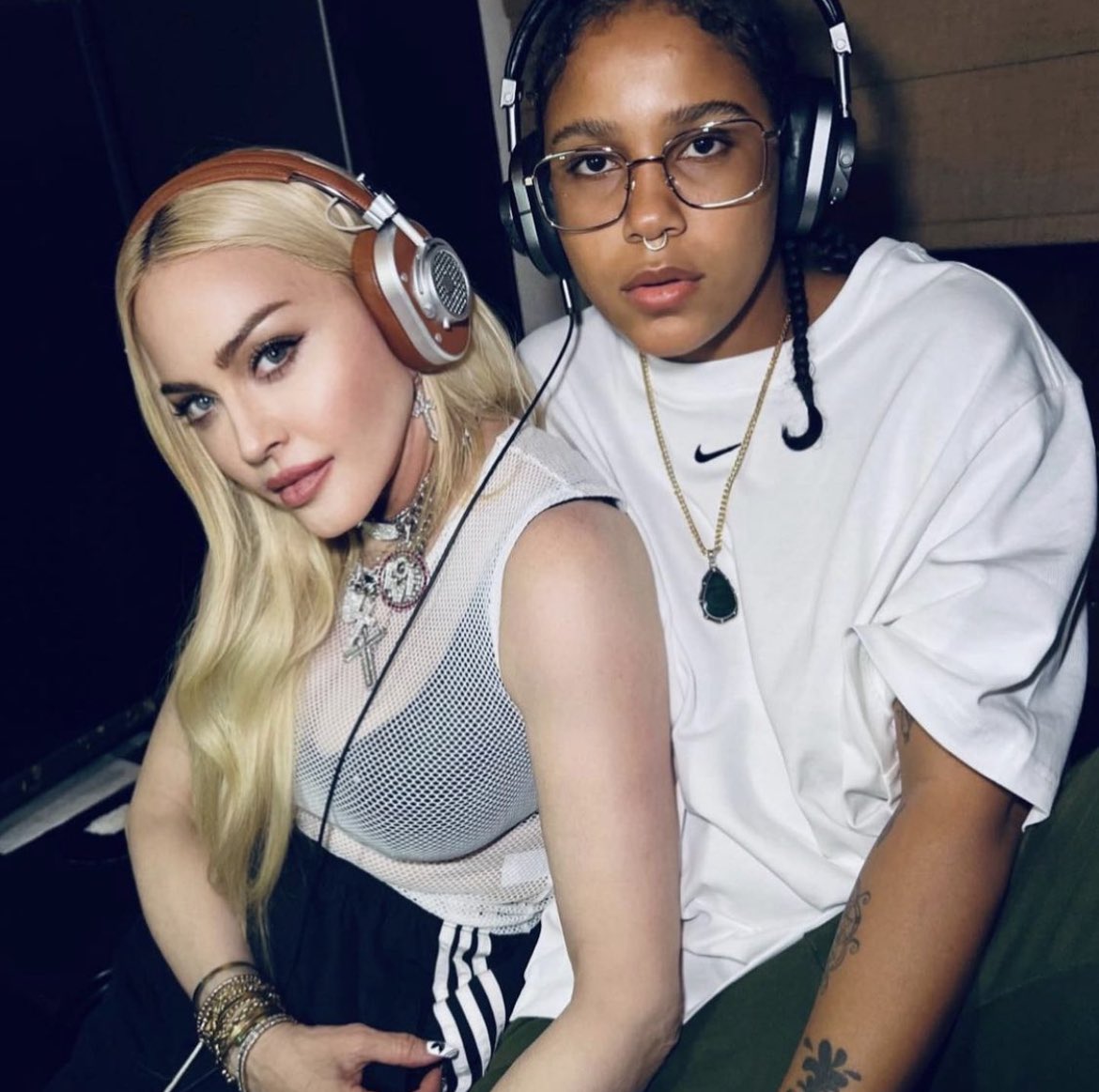 DInfartaaa's tweet photo. #creandomusica
#hermaneees #tokishapopola está en el estudio grabando música con la #reinadelpop @madonna 😱😱😱😱😍😍😍😍
#deinfartaaanews #madonna https://t.co/HBLbZhjoQa