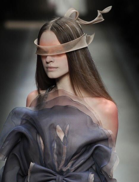 artpiles's tweet photo. valentino s/s 2010 https://t.co/eMCUxmhMdk