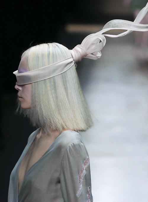 artpiles's tweet photo. valentino s/s 2010 https://t.co/eMCUxmhMdk