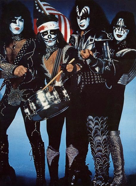 Happy #NationalFlagDay, KISS ARMY!