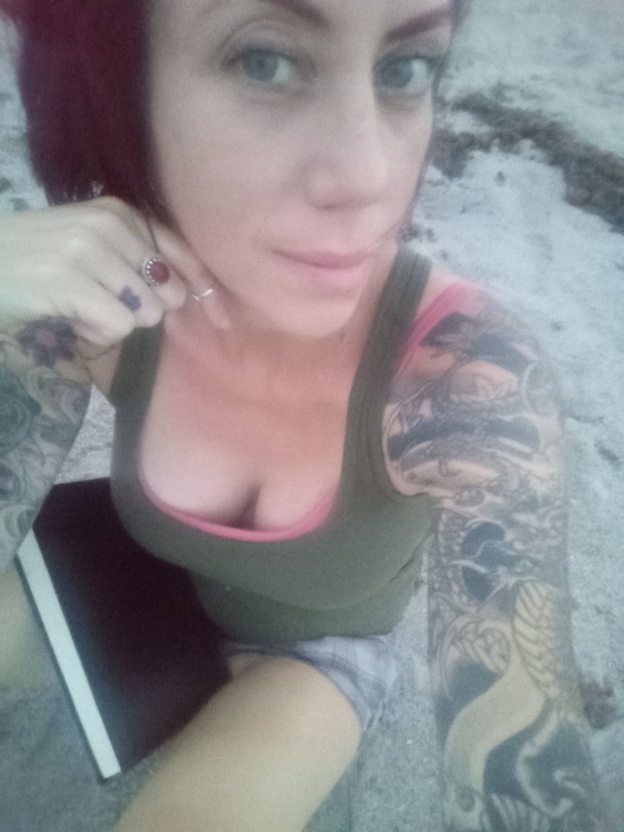 Hailey_Morgan tweet picture