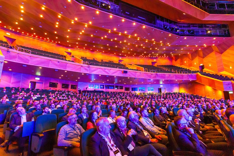 AmalioFD's tweet photo. #SAPSMBsummit que pasada! https://t.co/cxeOGhIp8E