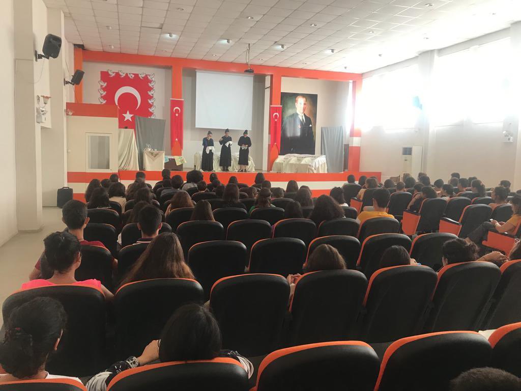 ErmasLisesi's tweet photo. Kanaviçe isimli tiyatro eserimiz seyircisiyle buluştu. 

Tiyatromuzun çıkmasında emeği geçen coğrafya öğretmenimiz Ersin ATAR’a ve öğrencilerimize teşekkür ederiz. https://t.co/QHrdlWQxu4
