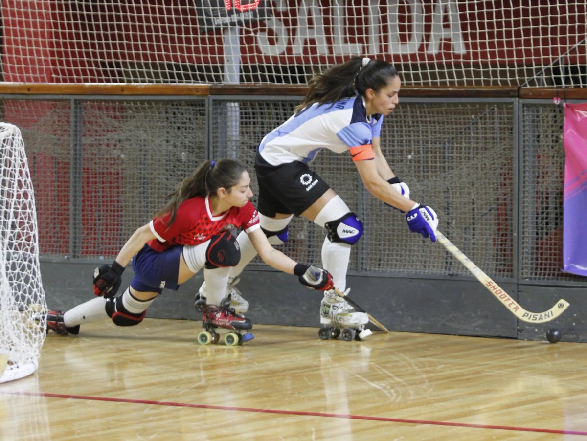 #Ovación90 al aire Julieta Fernandez <a href="/Julietafenandez/">Julieta Fernandez</a> campeona Hockey sobre patines "Es un sueño lo que estoy viviendo. Ganar con Talleres y con la Selección te dan ganas de seguir. En un rato tengo que rendir en la facultad. Tengo que exigirme a pesar del cansancio" <a href="/radionihuil/">Radio Nihuil</a>