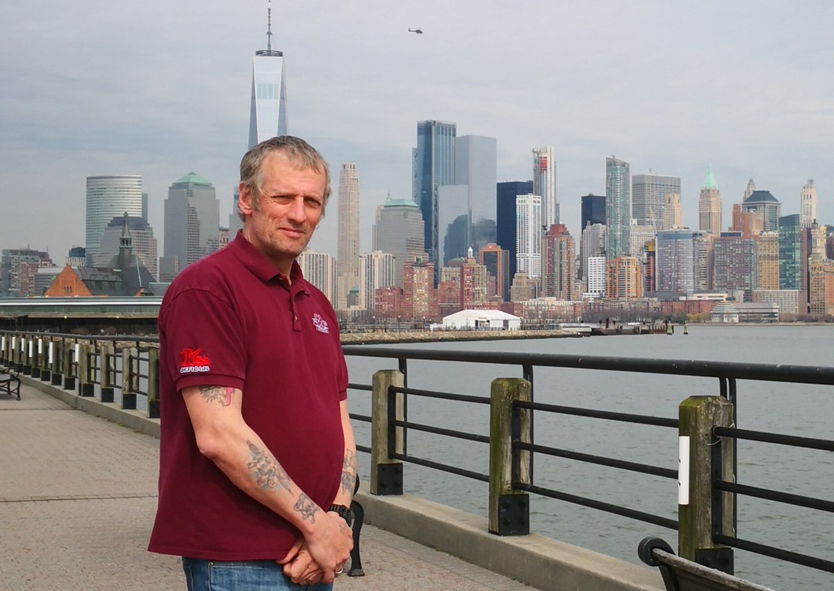 LondonCrime1's tweet image. A few years back now.. need to go back to New York! even if it's just promoting @KOfficialdotcom @KOfficialFund and @TheCarltonLeach collection! 😎