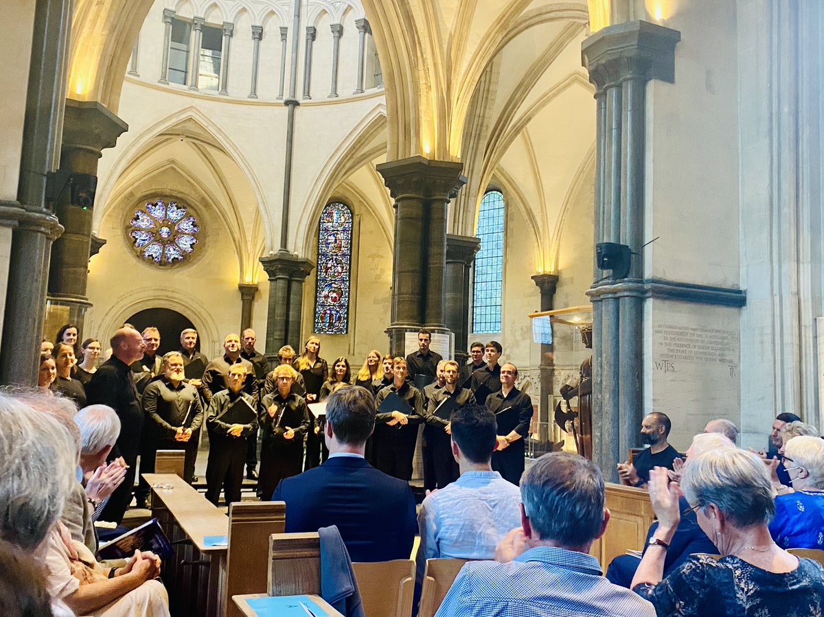 The @holstsingers taking their much-deserved applause at the end of tonight’s magical concert 🌟Polyphony new and old, so beautifully performed in this wonderful space @TempleChurchLDN. A packed house - including the composer Mäntyjärvi who’d flown from Helsinki especially!🇫🇮