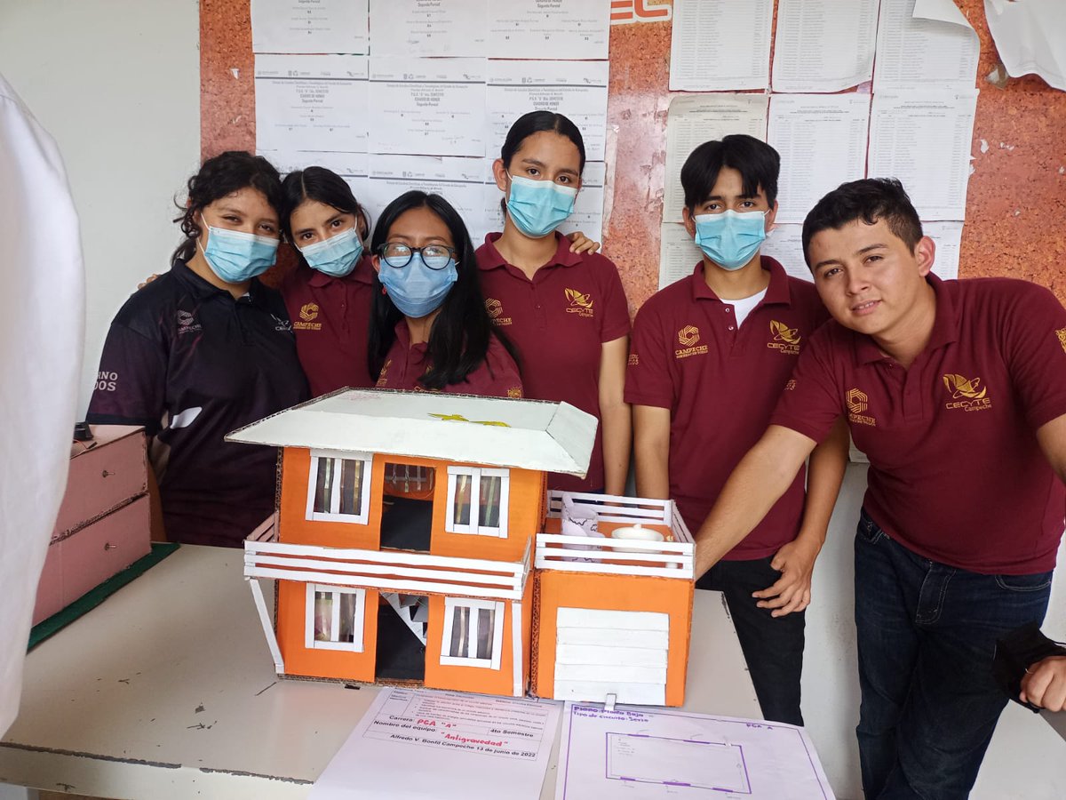 Aleefcz's tweet photo. Atendiendo a los contenidos de la planeación Didáctica de la asignatura de Física 1 y su transversalidad con las asignaturas de ecología (energías alternativas) y química (electricidad). Los integrantes del equipo: "Antigravedad" de la carrera de: PGA A https://t.co/2MDgFZflzr
