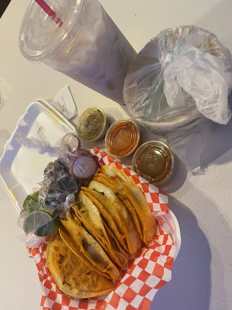 nftqueen777's tweet photo. Taco Tuesday 🔥 https://t.co/XviAMk8XtA