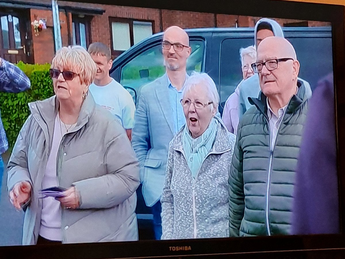 Watching <a href="/theoneshow/">One Show</a> <a href="/bbc1_iplayer/">BBC1 iPlayer</a> to check out report on t'Lowry paintings that are going out on 'tour' in the #Community from @Touchstones #OurTown; <a href="/bryanberesford/">Bryan Beresford</a> you're a star! 🌟 thanks <a href="/DarrenGrice/">Darren Grice</a>