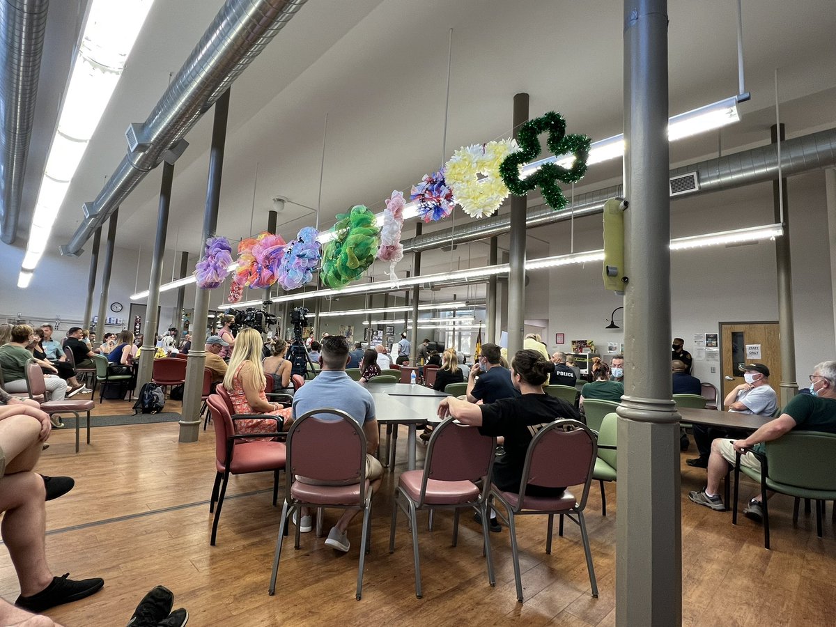 The south side has turned out to speak up against gun violence. I love this neighborhood. Let’s see some solutions. #EndGunViolence