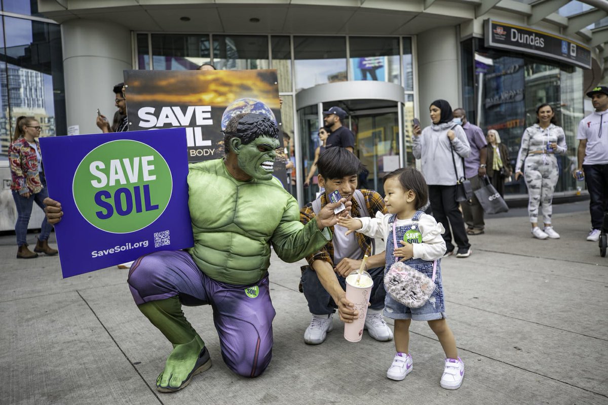 IshaUSA's tweet photo. Not all Superheroes wear capes!
Soil needs our help, it is on the way to extinction, and it is up to us to save the day. #savesoil #MarvelStudios 
Find Save Soil Walkathon near you https://t.co/gE8sWBHgDA

Thanks to these #Toronto supers for showing their support ❤️ @cpsavesoil https://t.co/k9ER5iFUMw
