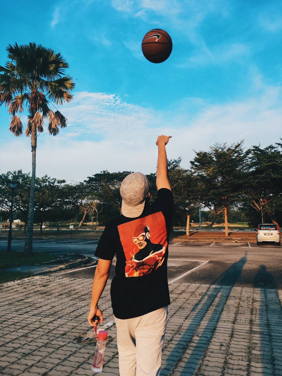 GM peeps 🌞
Hold your head up high 
<a href="/MixomanNFT/">MixomanNFT</a> <a href="/OfficialDJFuzz/">DJ Fuzz</a> 
Lets goooo ⛹️‍♂️🏀