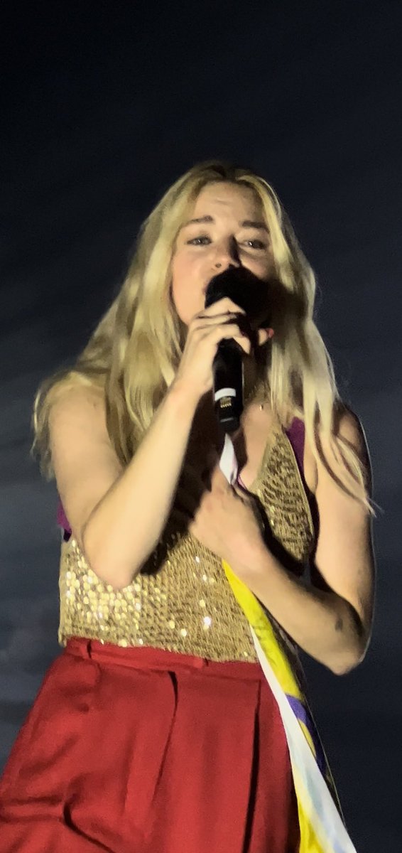 S1lvertonguess's tweet photo. thankyou @ashemusic for the fault line tour <3 I loved every single moment of it! #faultlinetour #ashebrussels https://t.co/RhhpFjsNlp