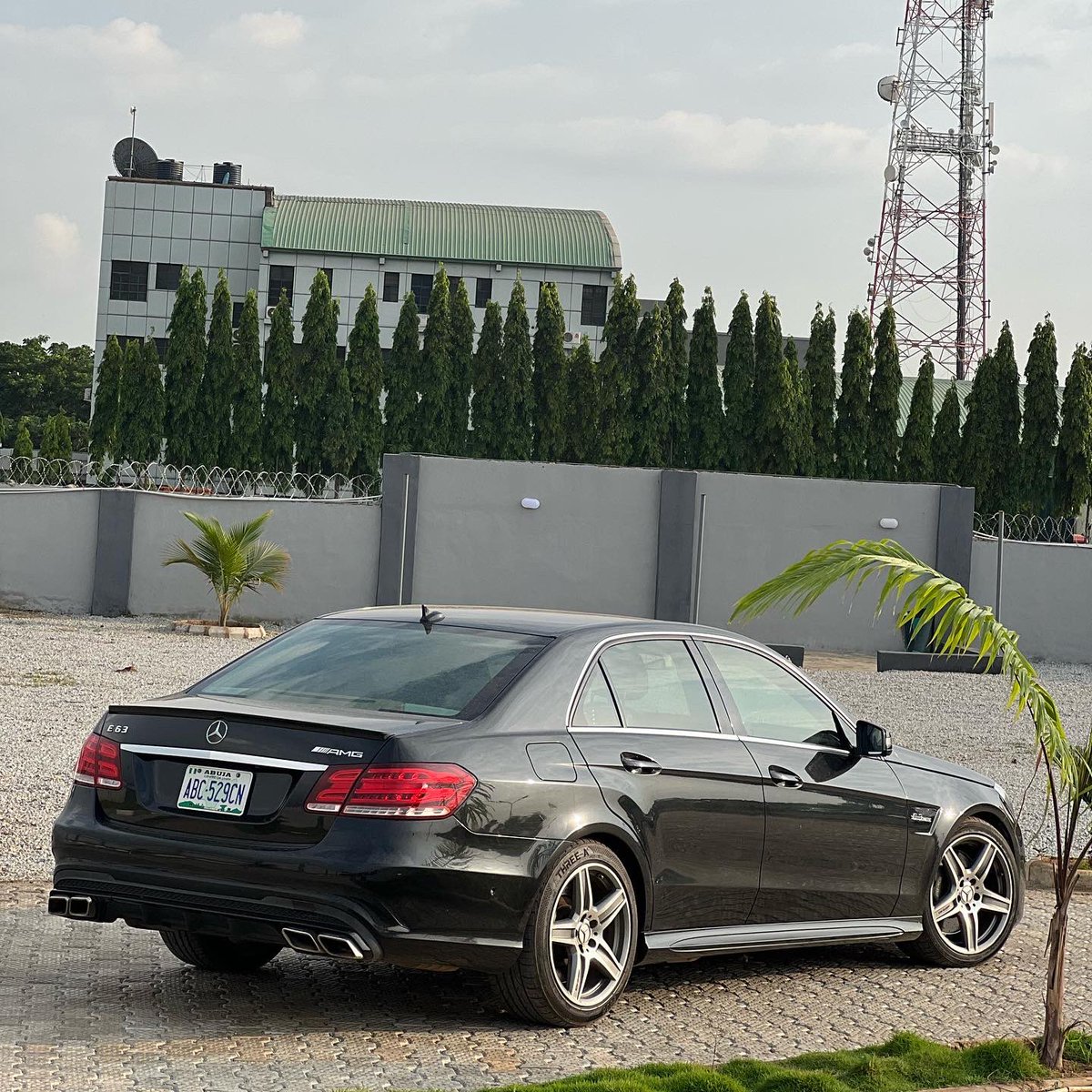 🚘MODEL:NEATLY USED MERCEDES-BENZ E63 ///AMG 2011 WITH 2015 BODY
📃DUTY:✅
📍LOCATION:ABUJA
💰PRICE:₦9,500,000

SAYARA AUTOS🌍🚘 

✉️
TWITTER DM IS OPEN
WhatsApp: Wa.me/2348077979545