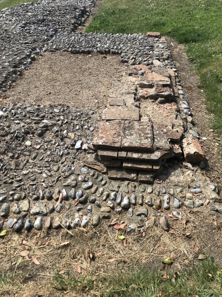 catttwings's tweet photo. Ruins of the Roman fort at Caister-on-Sea in Norfolk. The site was an island at the time of construction but is now over half a mile inland from the coast. Hypocausts (used to hear the rooms above) are visible in the second picture 🔥💧#romanarchaeology #historicnorfolk https://t.co/GwDiCf0W61