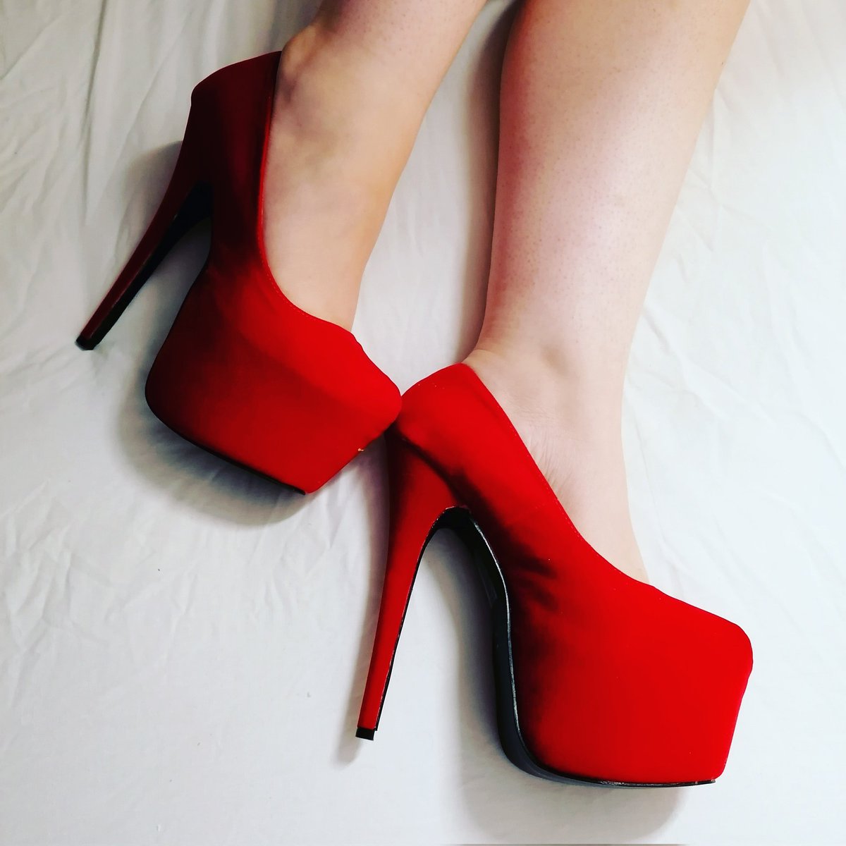 TrixieJade_X's tweet photo. New Shoes Day 😍👠

Link in bio 😈

#shoes #newshoes #redheels #killerheels #stillettos #shoeday #onlyfans #onlyfansgirl #admireme #admiremevip #OF #fyp https://t.co/S6lCypTFWd