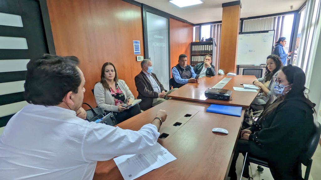 📌Continuamos fortaleciendo el trabajo mancomunado y articulación interinstitucional con los diferentes GADS. 

En estos momentos estamos reunidos con delegada del @GADSIGSIG y el alcalde de  Chordeleg, <a href="/DeifilioAreval1/">Deifilio Arevalo</a>, a quienes les estamos socializando...1/2